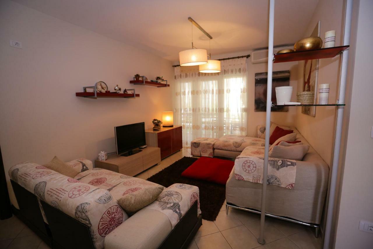 Pine-Tree Apt W/ Private Garden 50 M From The Sea Golem  Esterno foto