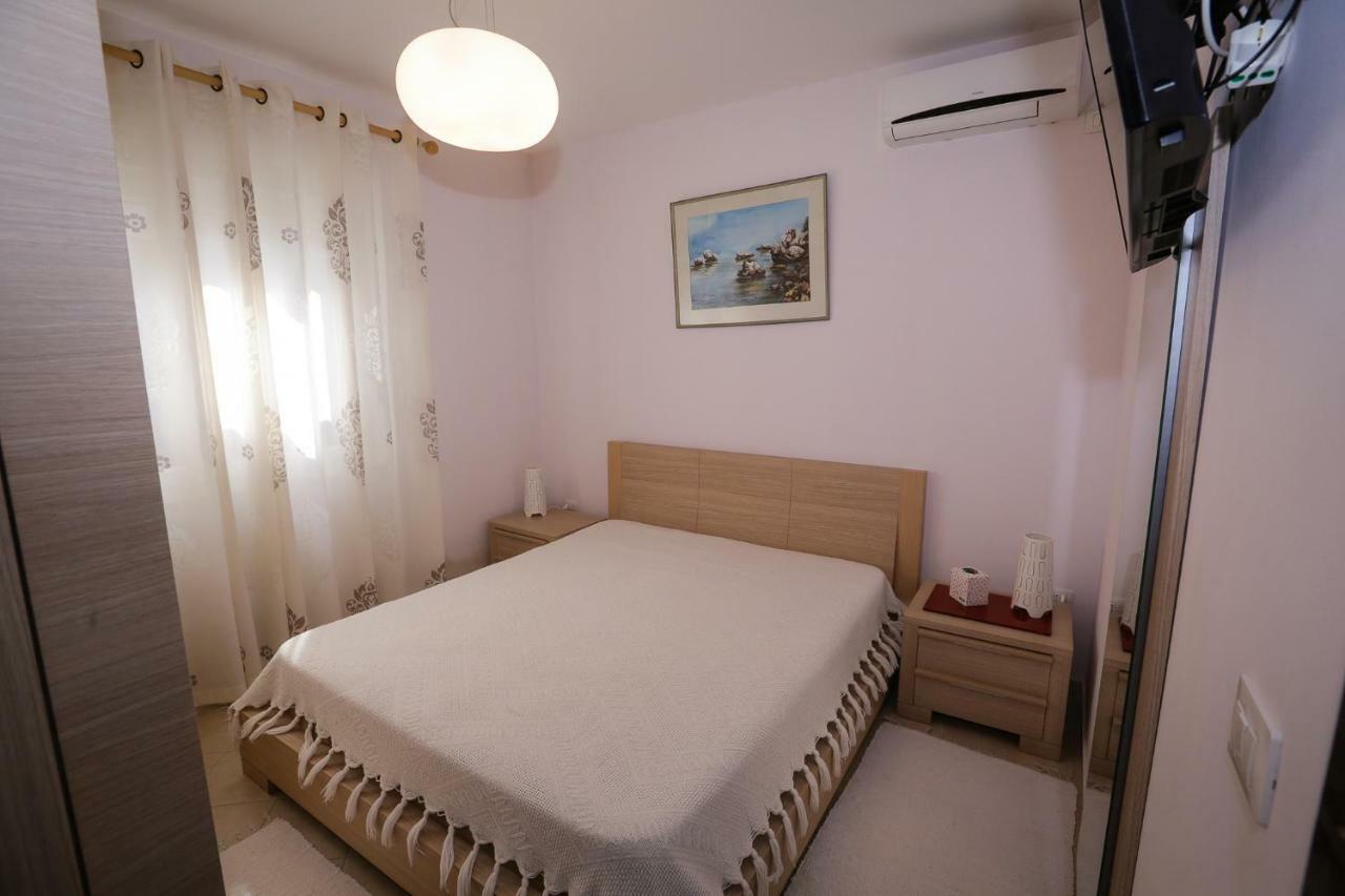 Pine-Tree Apt W/ Private Garden 50 M From The Sea Golem  Esterno foto