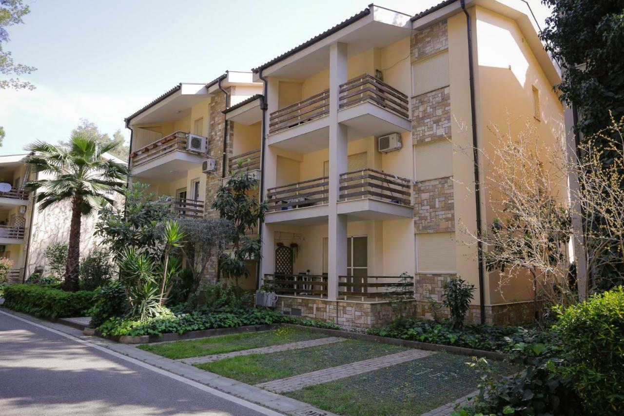 Pine-Tree Apt W/ Private Garden 50 M From The Sea Golem  Esterno foto