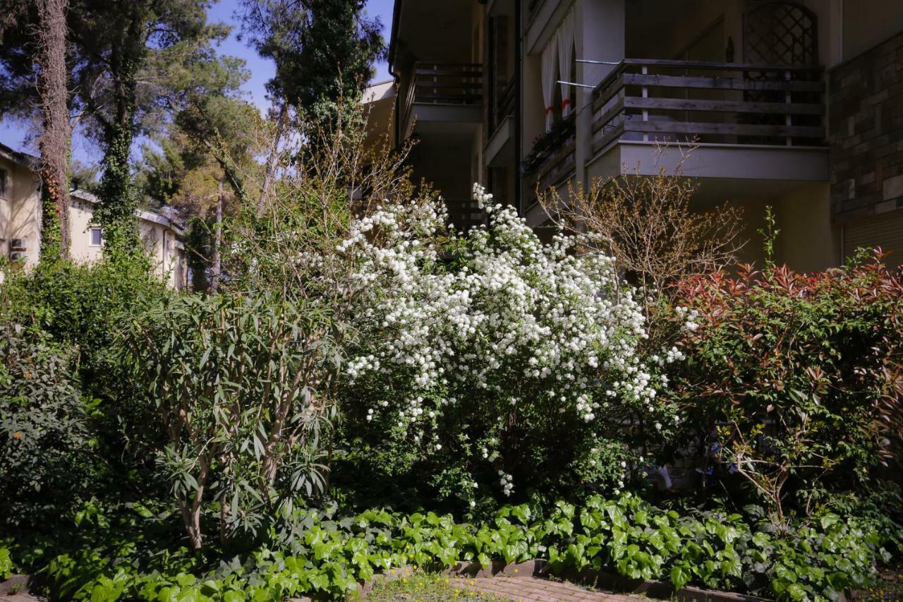 Pine-Tree Apt W/ Private Garden 50 M From The Sea Golem  Esterno foto