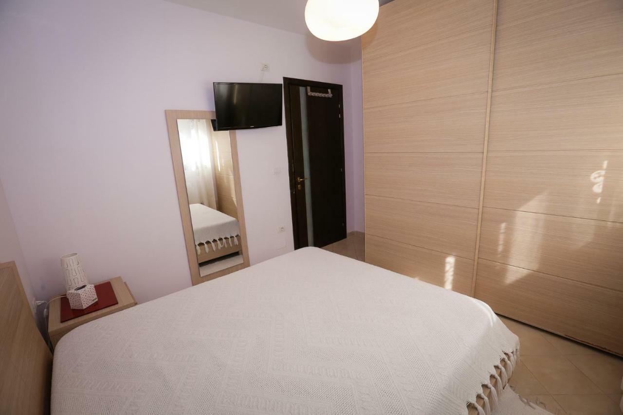 Pine-Tree Apt W/ Private Garden 50 M From The Sea Golem  Esterno foto